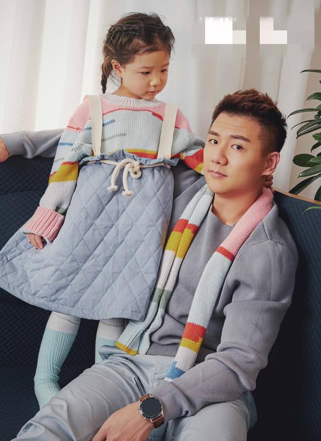 ��һ����Ů������ʱ�д�Ƭ������ë��������ܰ������Ů��̫���